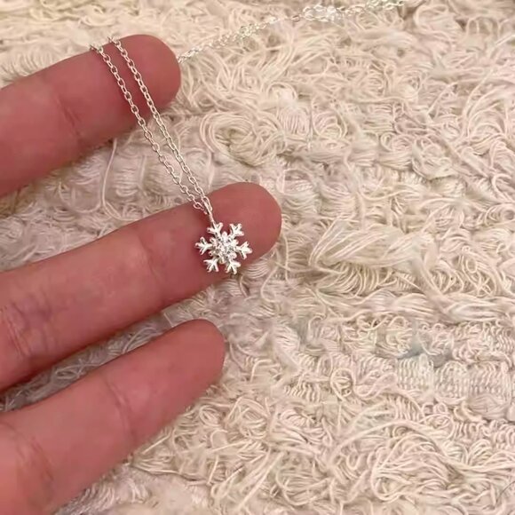 Dazzling Silver Necklace with Crystal Charm - Picture 3 of 3